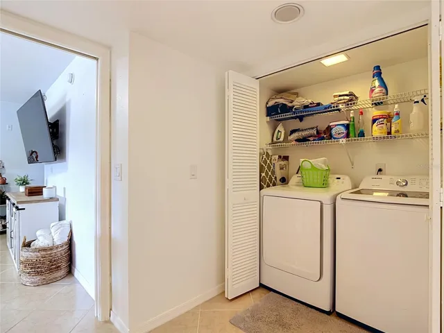 5925 Trailwinds Dr #925, Fort Myers, FL 33907