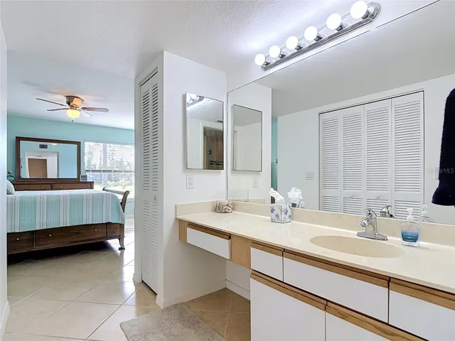 5925 Trailwinds Dr #925, Fort Myers, FL 33907