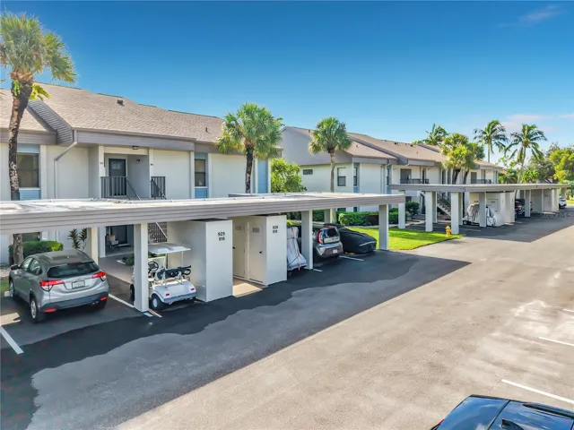 5925 Trailwinds Dr #925, Fort Myers, FL 33907