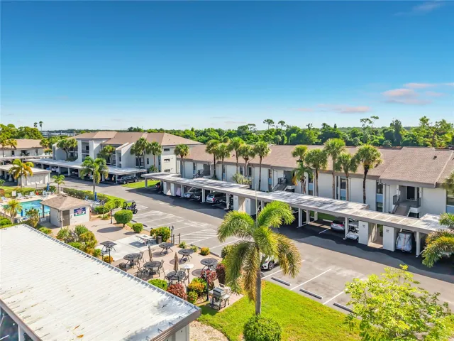5925 Trailwinds Dr #925, Fort Myers, FL 33907