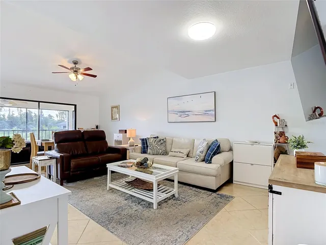5925 Trailwinds Dr #925, Fort Myers, FL 33907