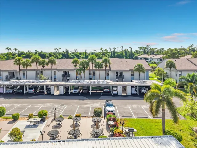 5925 Trailwinds Dr #925, Fort Myers, FL 33907