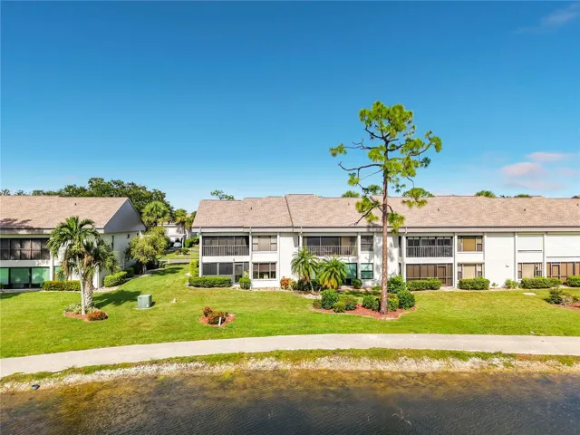5925 Trailwinds Dr #925, Fort Myers, FL 33907
