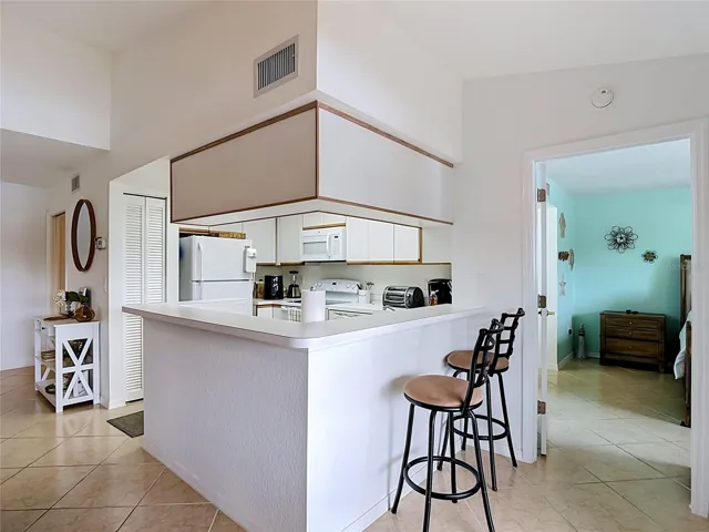 5925 Trailwinds Dr #925, Fort Myers, FL 33907