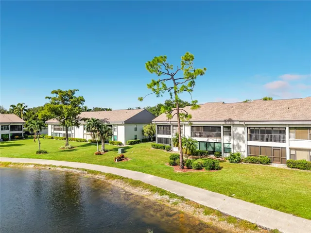 5925 Trailwinds Dr #925, Fort Myers, FL 33907