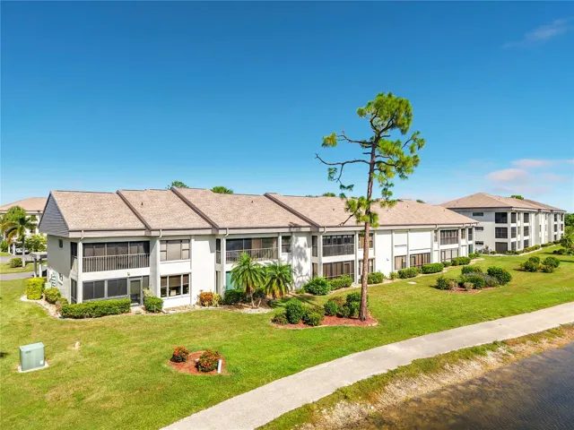 5925 Trailwinds Dr #925, Fort Myers, FL 33907