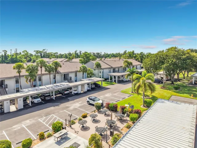 5925 Trailwinds Dr #925, Fort Myers, FL 33907