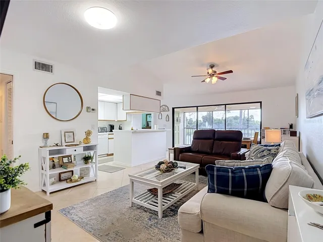 5925 Trailwinds Dr #925, Fort Myers, FL 33907