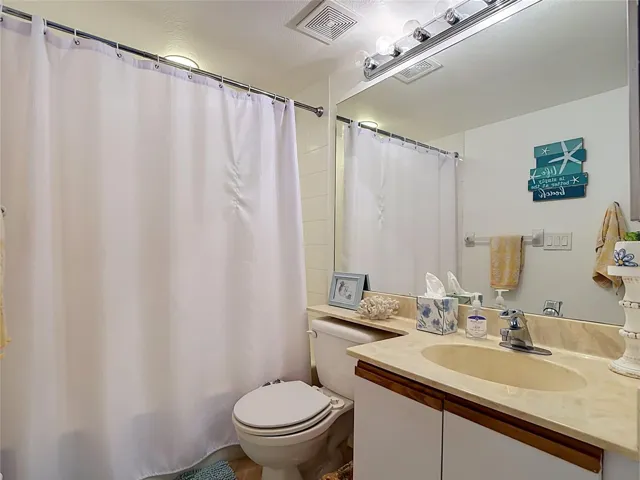 5925 Trailwinds Dr #925, Fort Myers, FL 33907