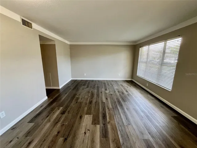 2000 World Parkway Blvd #7, Clearwater, FL 33763