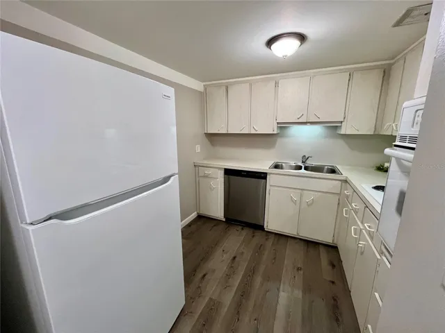 2000 World Parkway Blvd #7, Clearwater, FL 33763