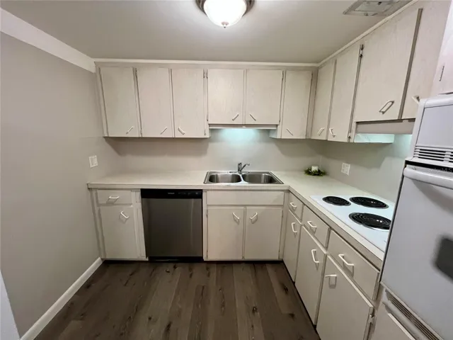 2000 World Parkway Blvd #7, Clearwater, FL 33763