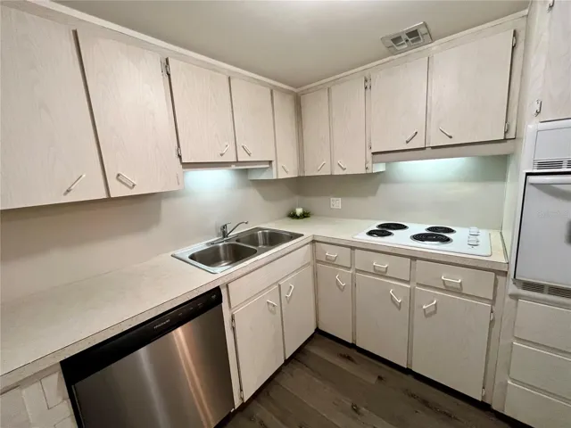 2000 World Parkway Blvd #7, Clearwater, FL 33763