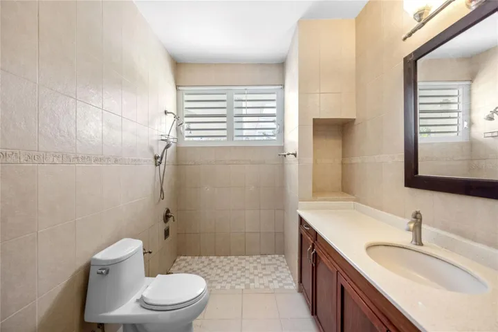 Extension Villa Caparra Calle Florencia C9, Guaynabo, PR 00966