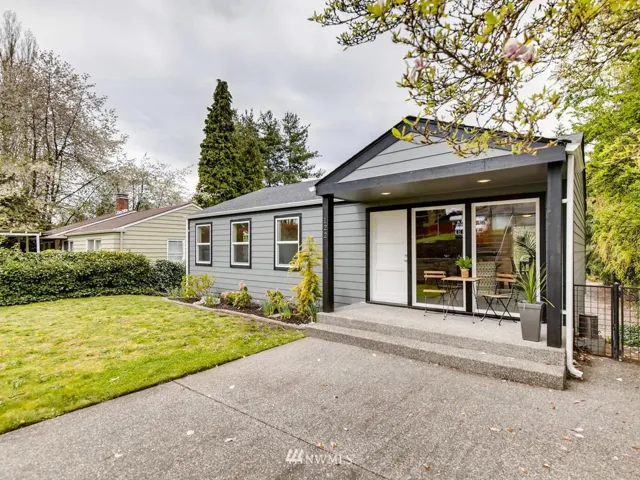 Large fully fenced front entrance with patio
