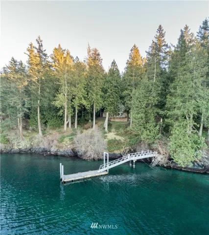 HOME WITH DOCK ON NEIL BAY