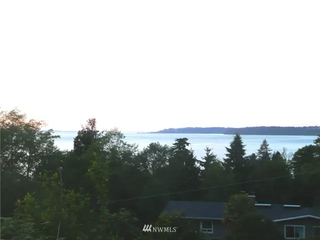 Sound view North towards Des Moines