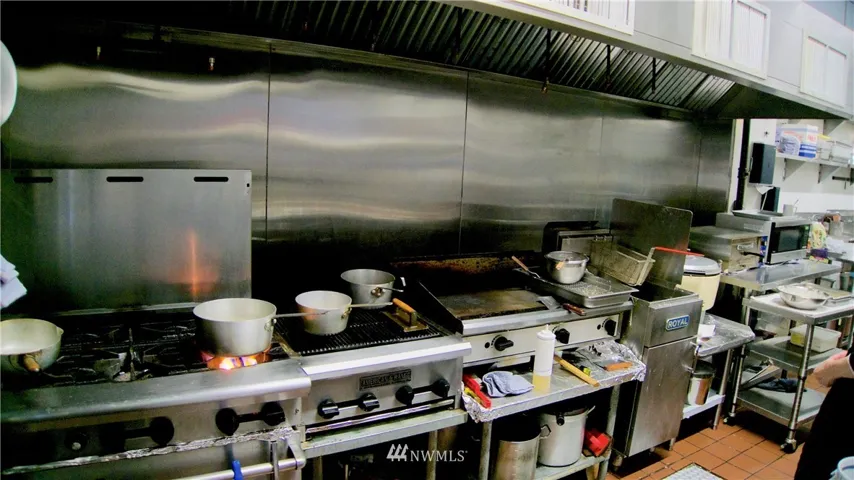15' Class 1 Hood.6-burner stove/oven, grill, griddle, deep fryer, gas rice cooker.