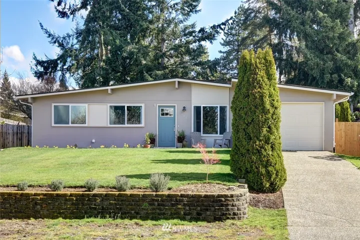 Adorable remodeled rambler on a quiet street with easy access to Hwy 99, I-5, dining and shopping.