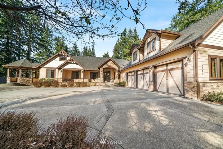 Welcome to 3037 Hoffman. Circular drive allowing easy entry and exit.