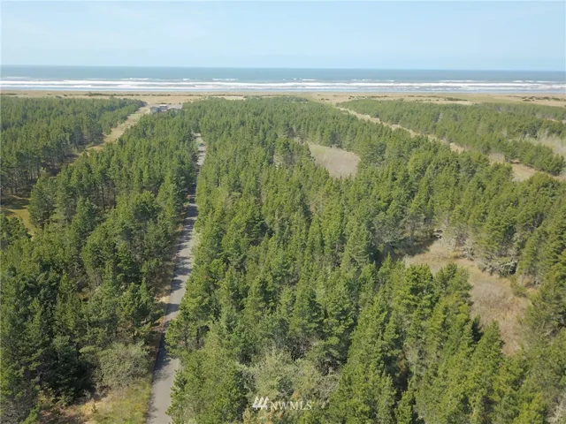 100 ft wide, north of 43rd Place, to mean high tide