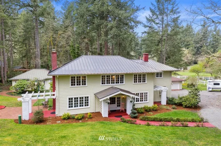 Private and quiet with room for entertaining, play, RVs, and boats!