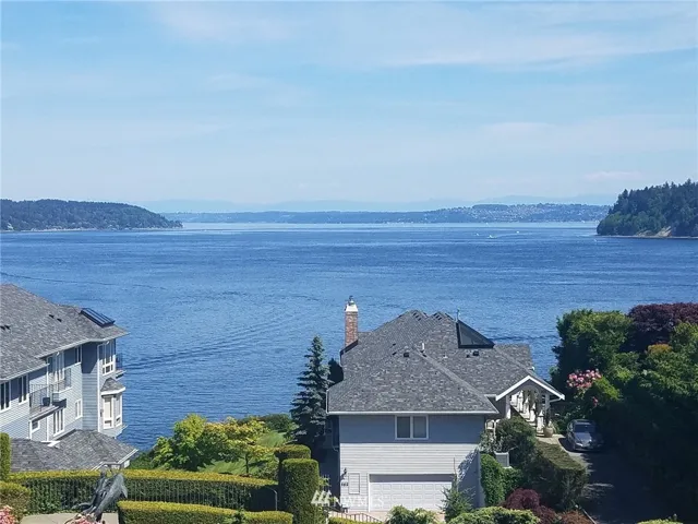 Right in-town in Gig Harbor, with a view of life that extends to the Cascade Mountain Range.
