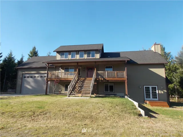 Come enjoy the serenity you'll feel living on your own 45.5 acres out of site of the road and with no nearby neighbors to disturb the quiet.  All that but still close enough to amenities so you won't feel cut off.