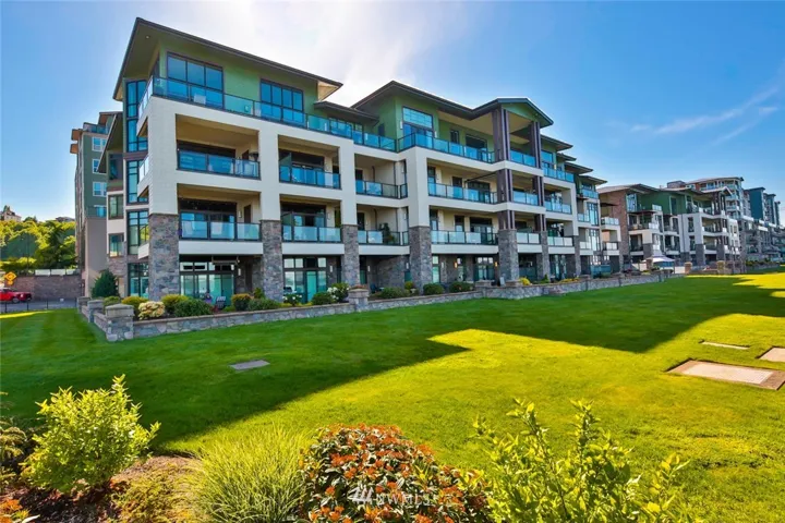 Live life to the fullest! Imagine a “lock and go” lifestyle that includes waterfront walks and great restaurants! This one will knock your socks off!