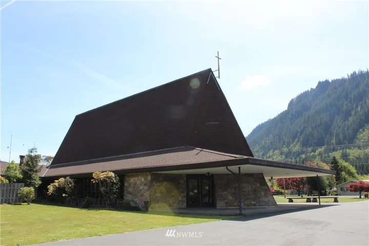 The front of the Church as you drive up.  Beautiful piece of property.  So many options.