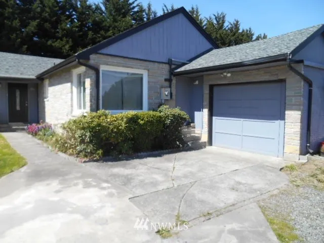 2 Bed, 2 Bath Rambler with Den and 1 car garage