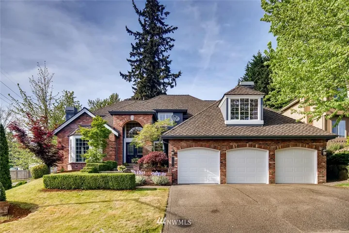 Corner lot with 3 brand new garage doors. Community sports court is next door.