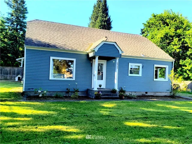 Adorable Craftsman just waiting for you to call it your home!
