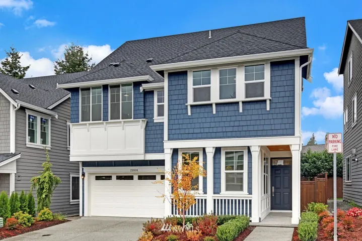 The BLANCHARD features 5 bd, 2.75 ba; great rm w/firelplace flanked by built-in shelving; dining rm; gourmet kitchen w/lrg center island w/built-in breakfast bar; luxurious master has tray ceiling & lrg master ba w/private water closet, soaking tub & separate shower; convenient main floor bd; enormous 3rd floor loft.
