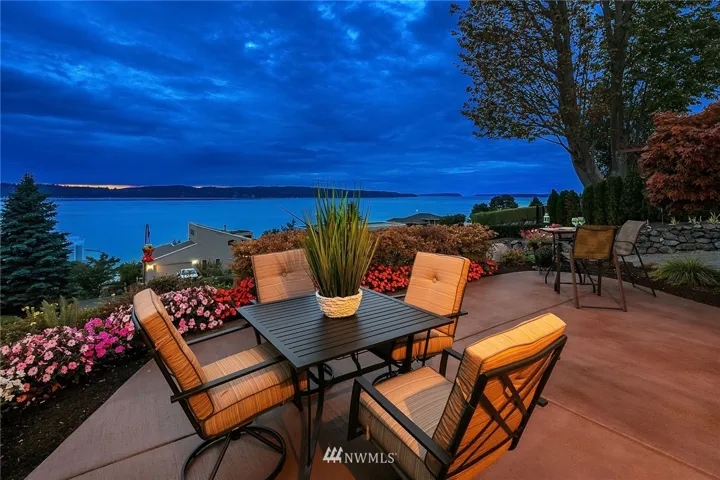 Lower level private 730 sq ft Patio. Enjoy a quiet moment while watching sailboats & pleasure craft of all sizes. Very active Sound with Military  fleets, Fishing fleets, tugs and container vessels Enjoy watching the Mukilteo-Clinton Ferry run. A perfect spot to watch the Annual Mukilteo Fireworks show! Enjoy your many peaceful summer evenings!