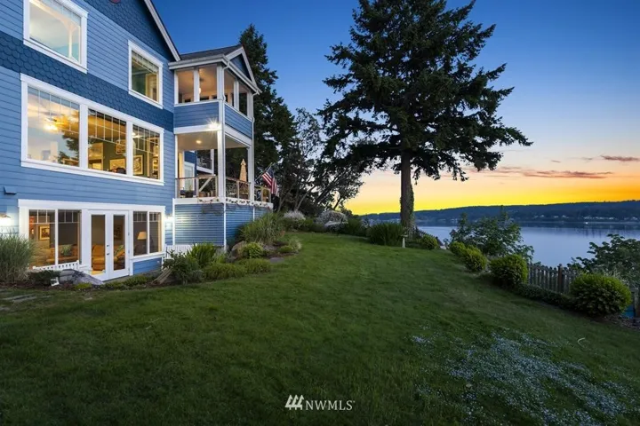 A fabulous location & property that offers a superb view of life!