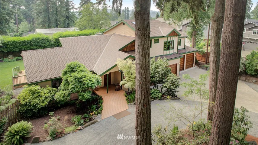 Gracious custom built home minutes from Lake Washington.