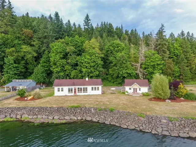 Welcome to 183 Wampum Point Road!