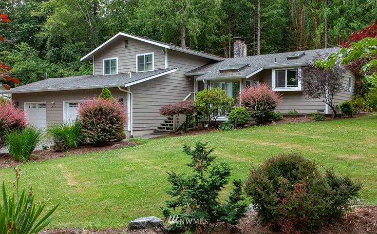 Welcome to 4520 Fremont St! Ample yard space, and skylights throughout are sure to delight.