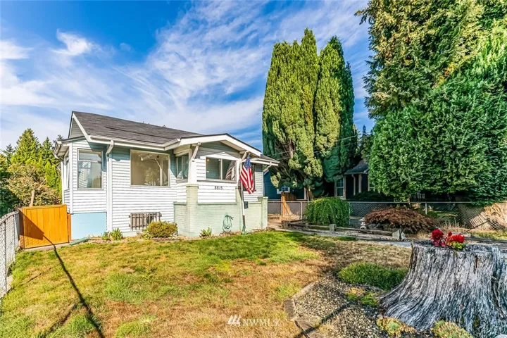 This West Seattle Highland Park home has 1,620 sq feet in a great Seattle location just 15 minutes to downtown and 20 minutes to the airport! In August several repairs and updates were completed to make this home move-in-ready. $7,000 in improvements including: $5K+ sewer repair (done), electrical repairs (done), new bathtub surround (done), new basement carpet (done), new bathroom ceiling fan (done), painted front of house (done), and new stove hood (done)! The Seller is offering $500 for a new refrigerator. Come see for yourself!