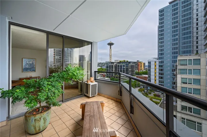 Deck accessed from living room and bedroom offers Space Needle & city views (can be enclosed).