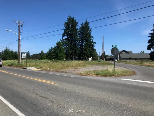Prime road frontage on the corner of busy Yelm Hwy / WA-507 and Burnett Rd.