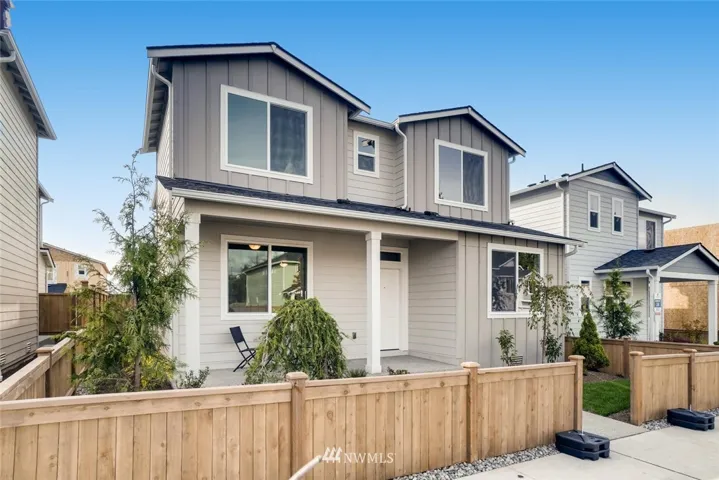 PICTURES ARE FOR ILLUSTRATION PURPOSES ONLY. THE HOUSED PICTURED IS BUILT BY THE SAME BUILDER AND COLOR SCHEMES MAY BE DIFFERENT FROM ACTUAL HOUSE