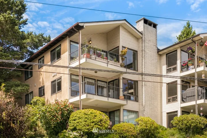 Penthouse corner unit