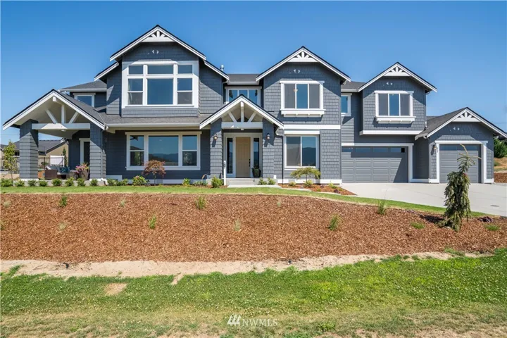 This beauty lies in East Wenatchee's newest gated community - Braeburn Reserve!
