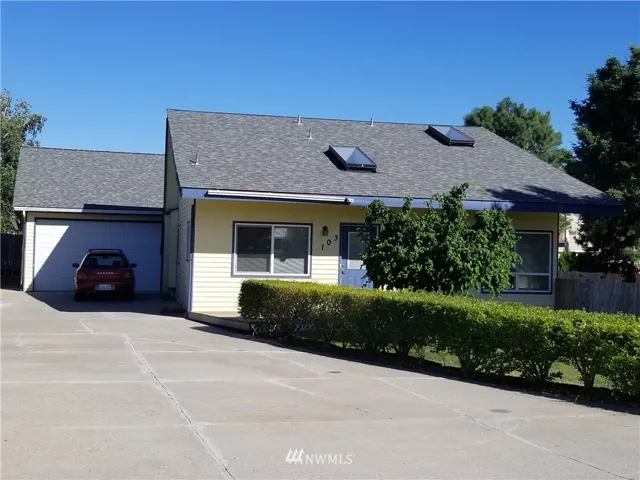 Chelan Hills community waterfront home just 2 blocks from swimming pool & park. New roof in 2019