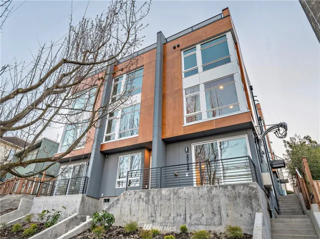 Fantastic design by SHW and expert execution by Envision Northwest. 8-min walk to Beacon Hill Station. The Parklex facade panels are certainly an upgrade for Seattle townhomes. 5 Sold. 1 Available.