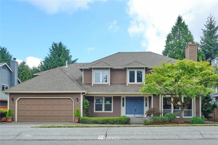 Beautiful Redmond home located close to freeways, shops, businesses and great schools