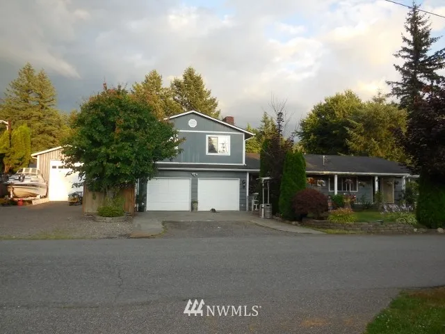Great large lot lots of off street parking