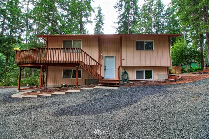 Center of circular drive with elevated deck.